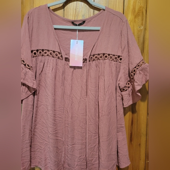 Bloomchic Women's Top with Lace Detail - Picture 2 of 10